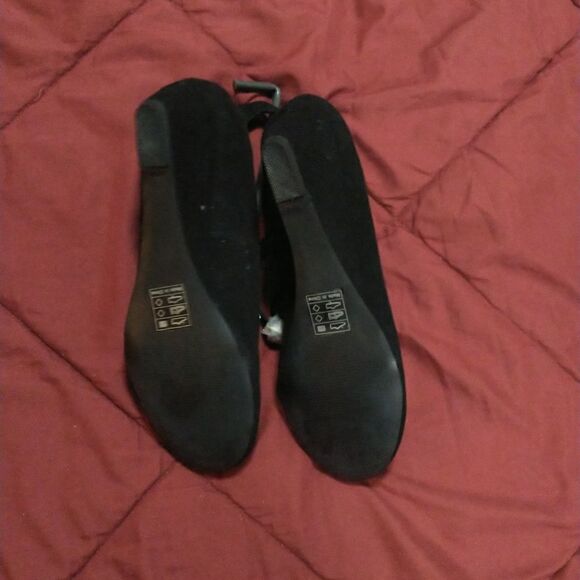 Go max Black Suede small wedge heel size 7. - Picture 3 of 6